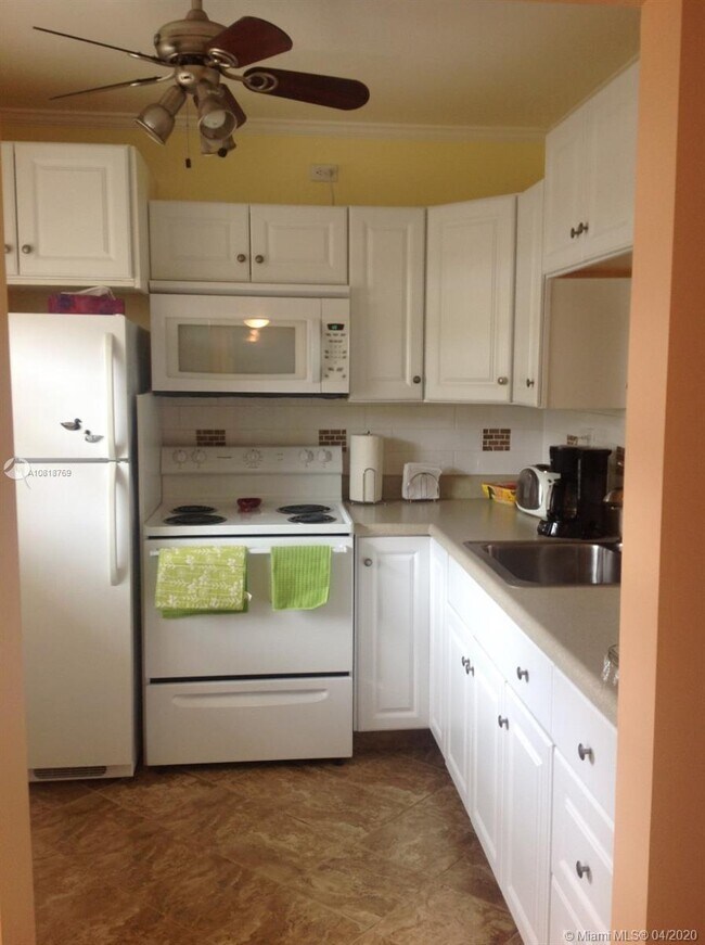 Building Photo - 5181 W Oakland Park Blvd