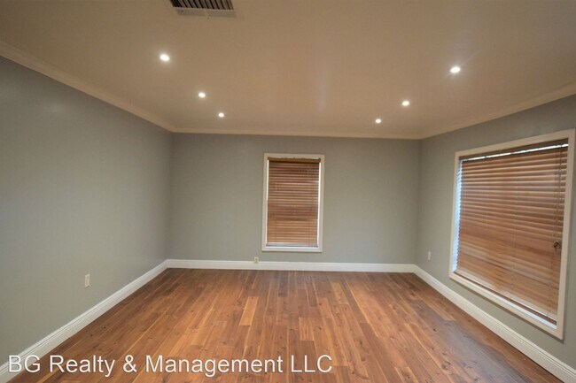Building Photo - 1 br, 1 bath House - 1000 Live Oak St