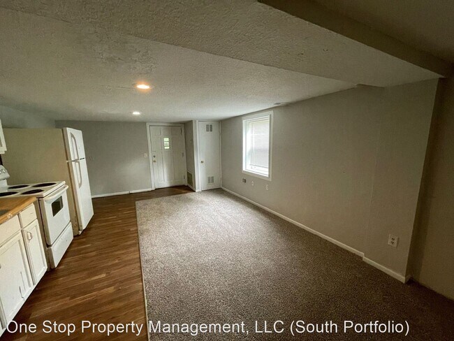 Foto del edificio - 1 br, 1 bath House - 6131 NE Vivion Rd. Un...
