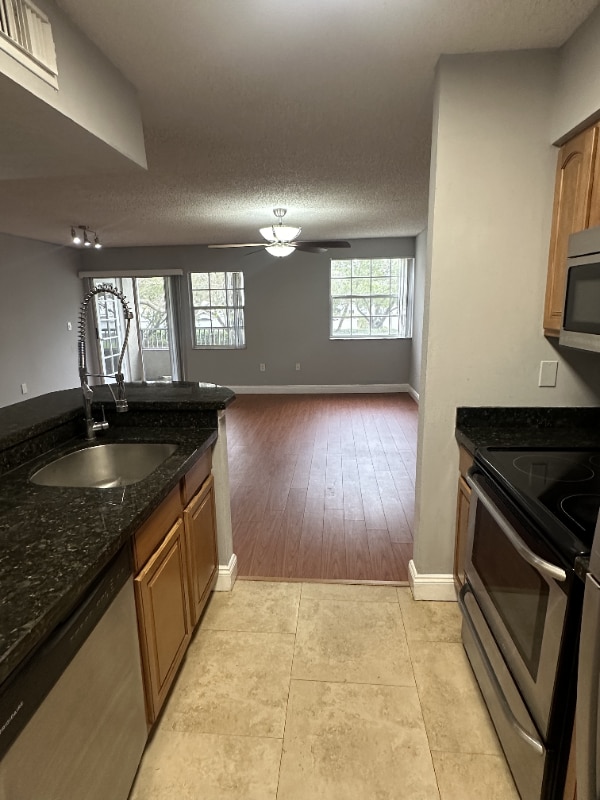 Building Photo - 2810 N Oakland Forest Dr