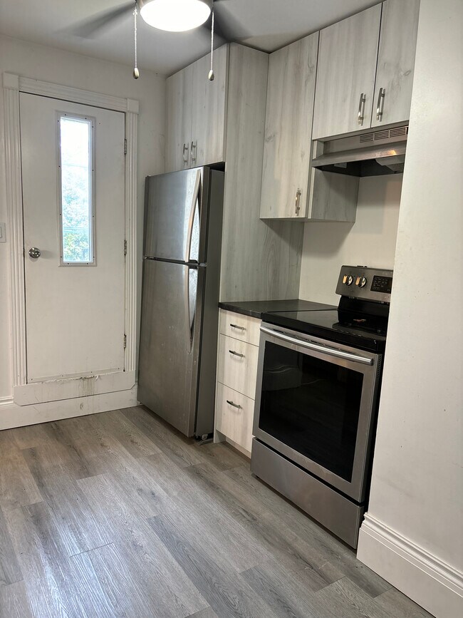 Photo du bâtiment - 608 6th St E