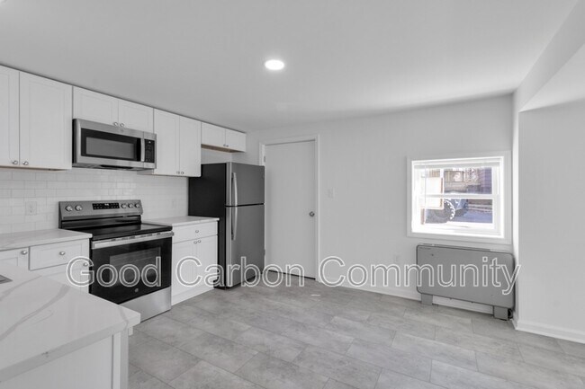 Building Photo - 209 Summer St