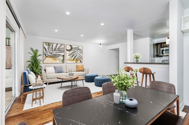 Building Photo - The Hillpointe