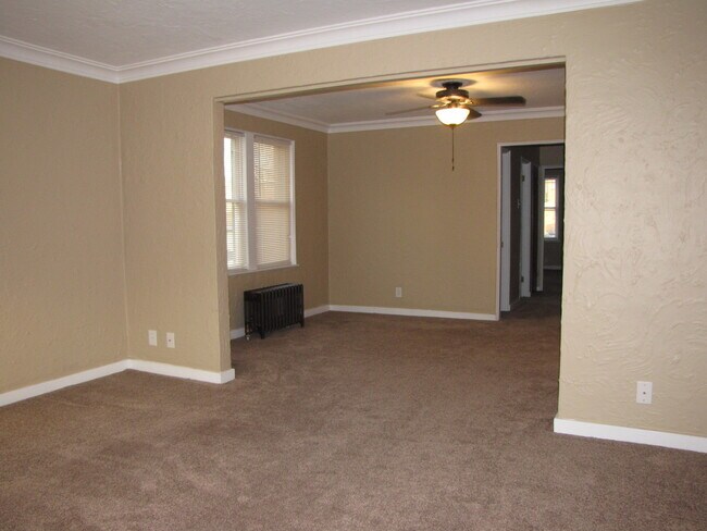 Building Photo - 955 Oneida St