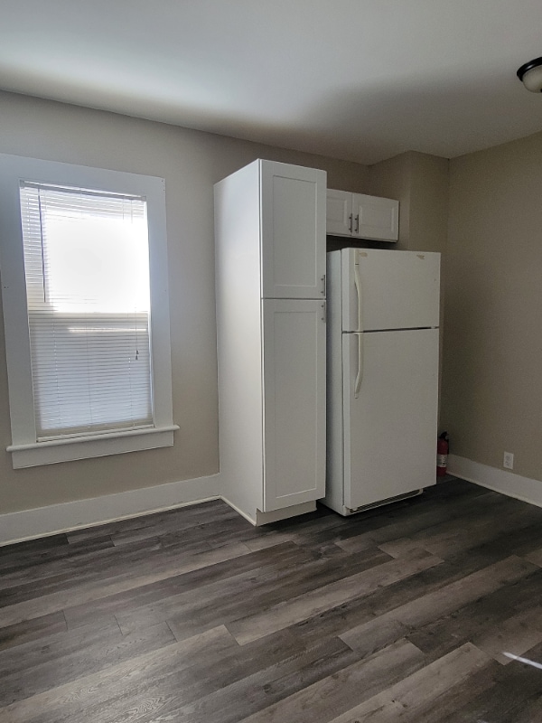 Building Photo - 1049 Dreher Ave