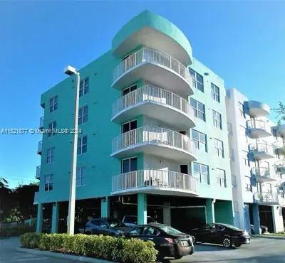 Building Photo - 1555 N Treasure Dr