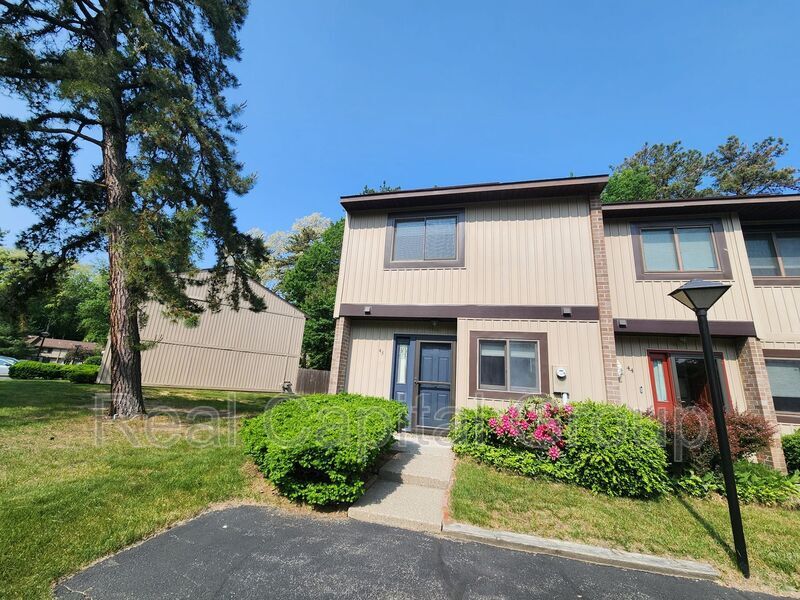 Primary Photo - 43 Point of Woods Dr