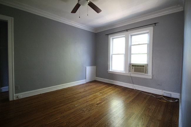 Building Photo - 3217 W Balmoral Ave