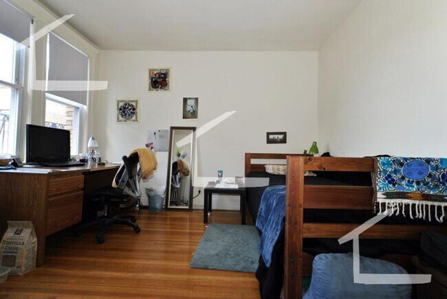 Foto del edificio - Large 2 bed unit in a prime location, the ...