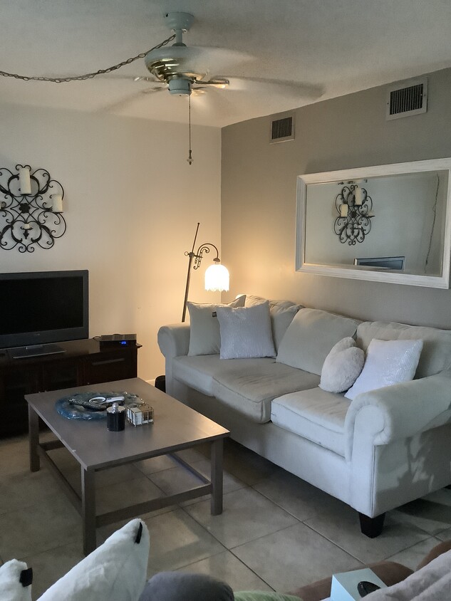 Living room - 10032 65th Ave N