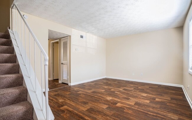 Interior Photo - Grove at Six Hundred