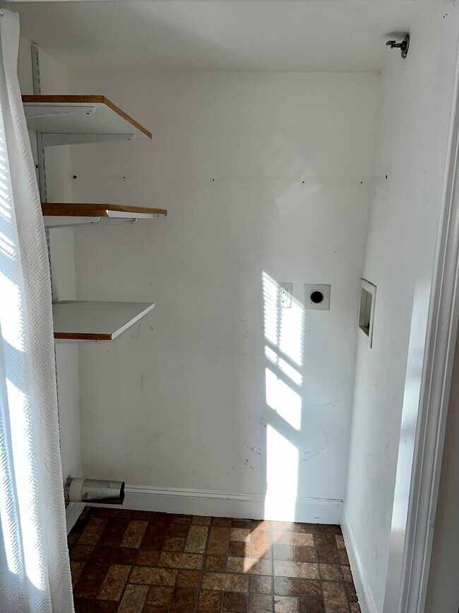 Washer Dryer Hookup (side by side or stackable) - 55 Prospect St