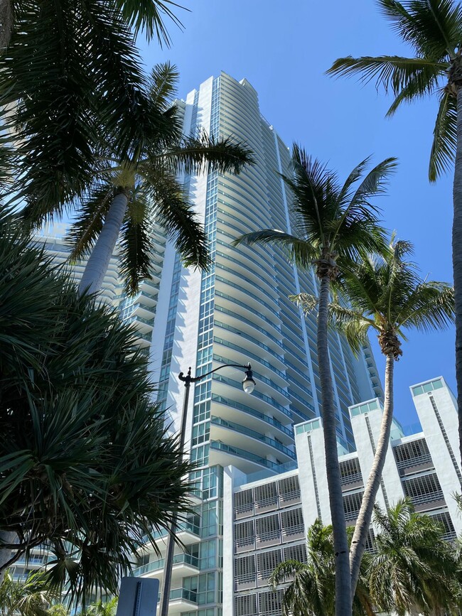 Building Photo - 1331 Brickell Bay Dr