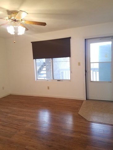 Foto del edificio - 418 W 4th St