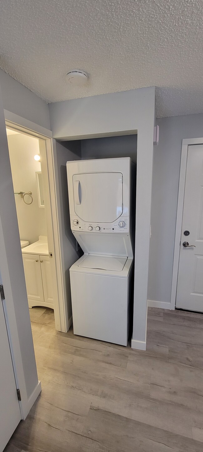 Washer/Dryer Unit - 1830 W Maxwell Ave