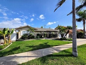 Building Photo - 10422 S Oakhaven Dr