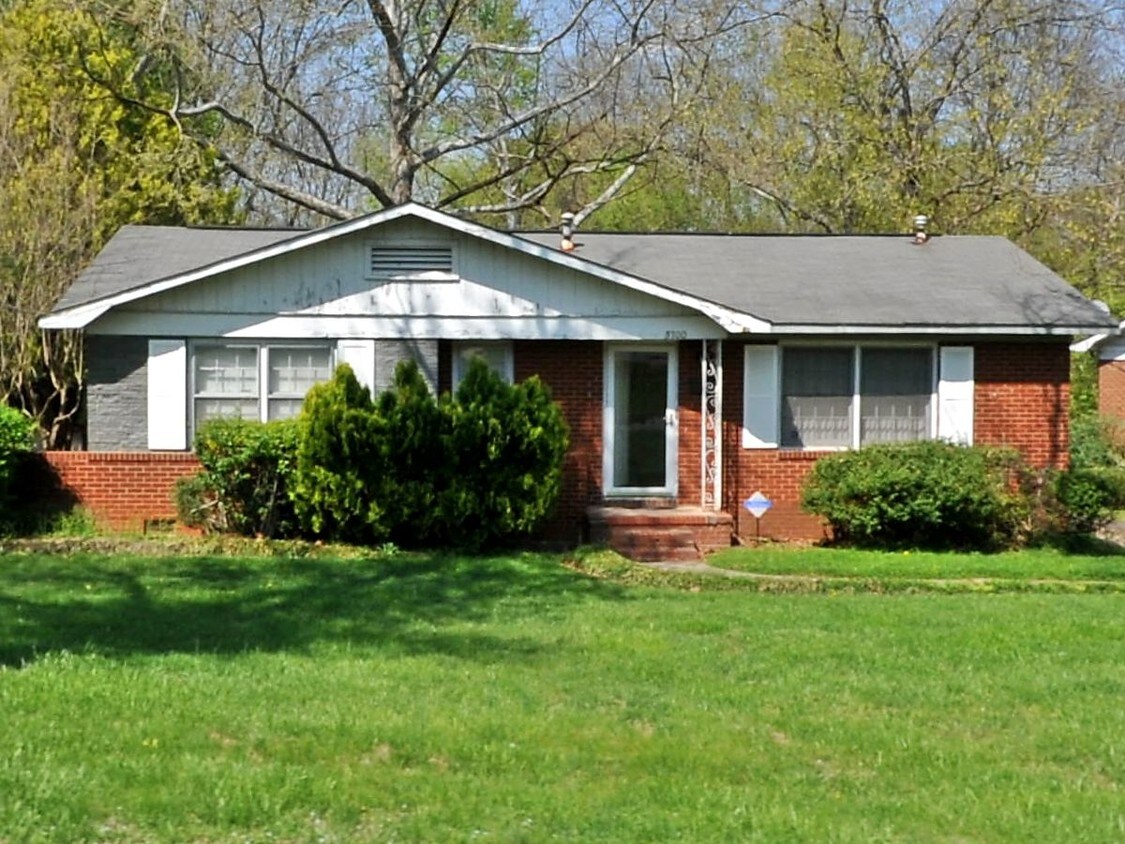 Primary Photo - 3700 Crestridge Dr