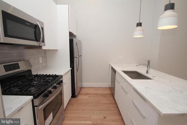 Building Photo - 220 S 3rd St