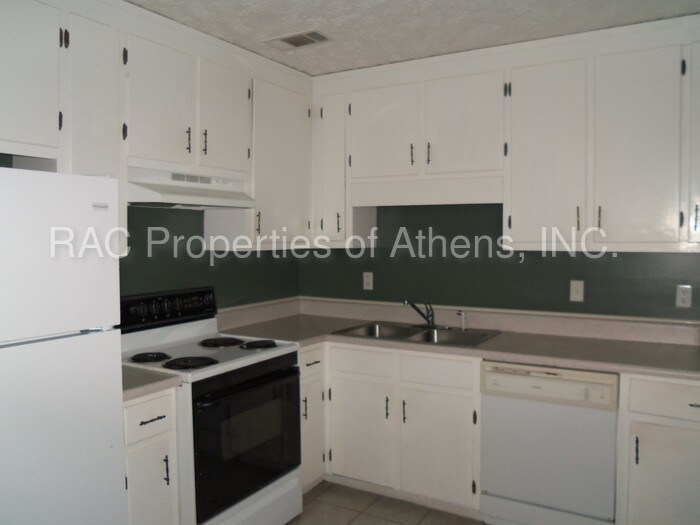 Building Photo - 1201 White Oak Dr