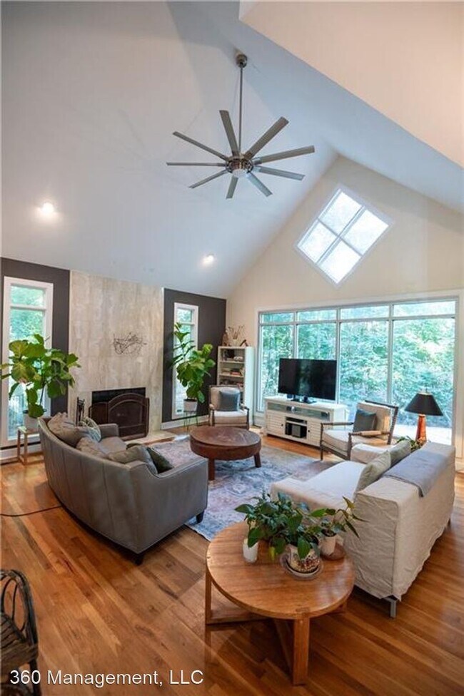 Foto del edificio - 4 br, 3.5 bath House - 684 Highland Road