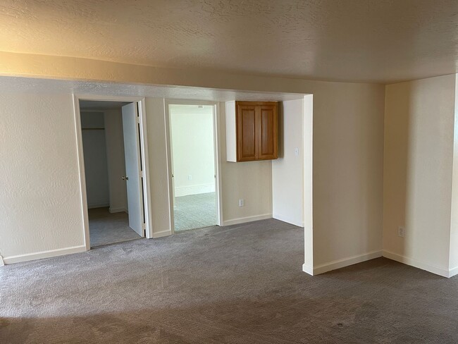 Building Photo - 12-781-02