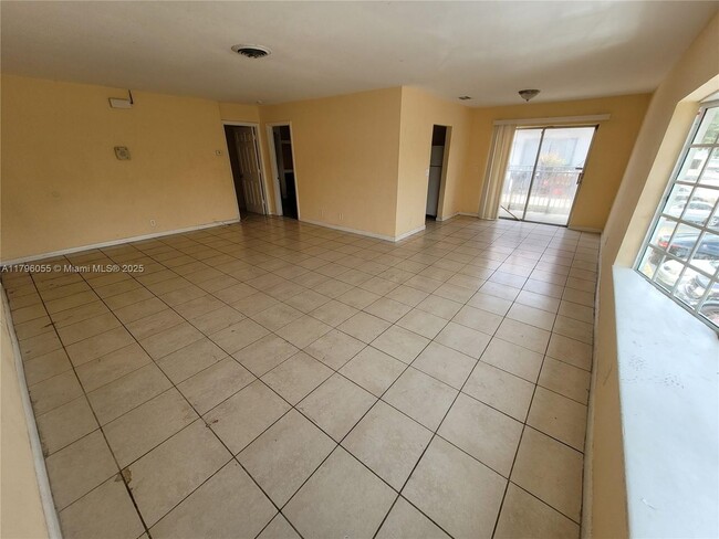 Building Photo - 5316 NW 18th Ct