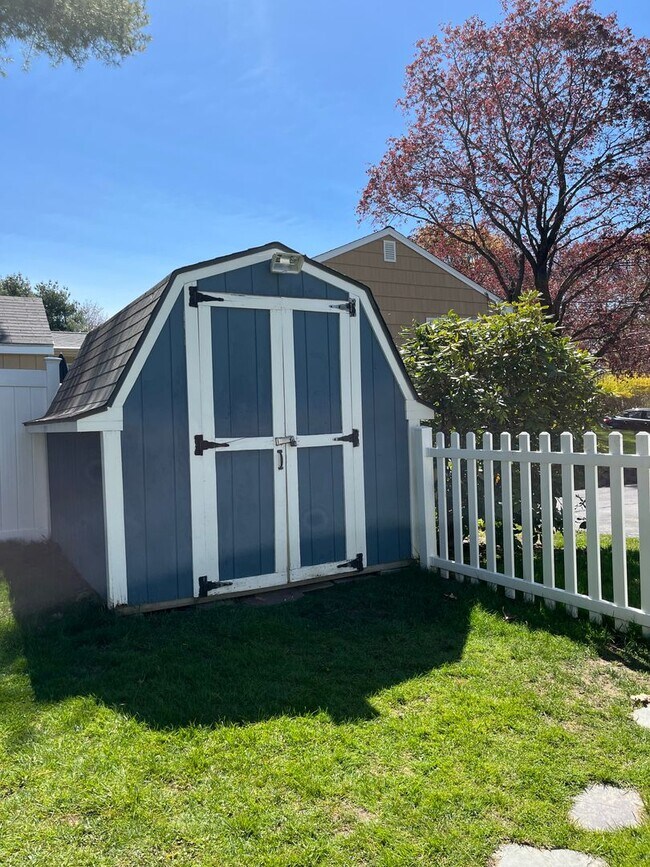 Building Photo - Lovely Single Family Home in South Portlan...
