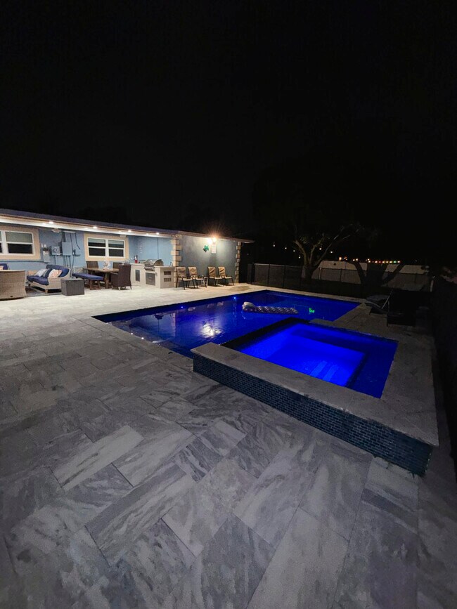 Foto del edificio - 631 NW 39th St