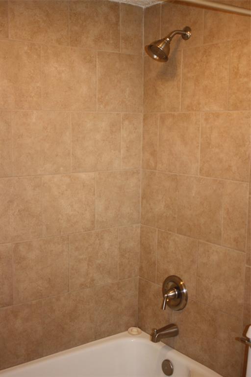 Foto del edificio - 12100 Melville Dr