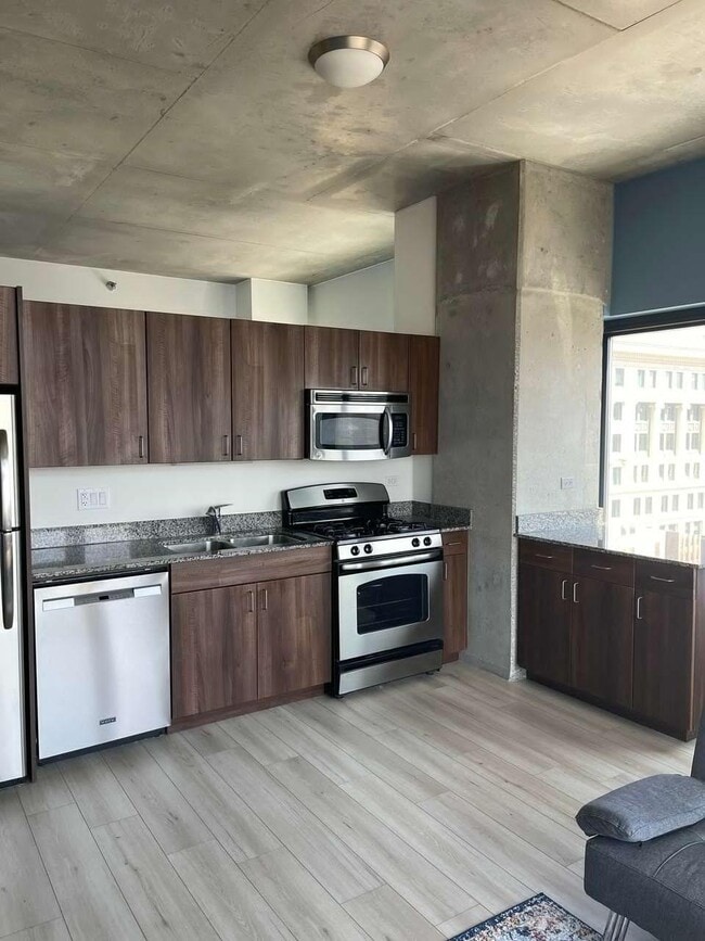 Building Photo - 235 W Van Buren St