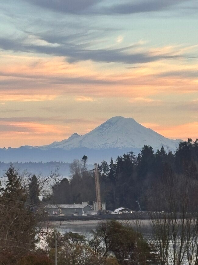 Foto del edificio - 190 Harbor Sq Loop NE