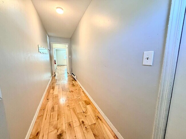 Foto del edificio - Spacious 1BR w/ Bonus Room Open Layout • Assigned Parking • Appliances • Garfield