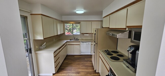 Foto del edificio - 3730 34th Ave SW