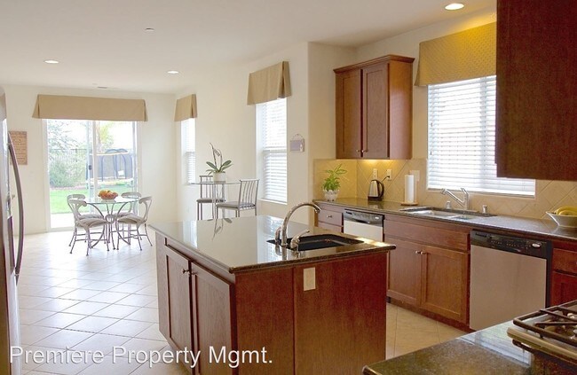 Building Photo - 5495 Alexandrine Ct