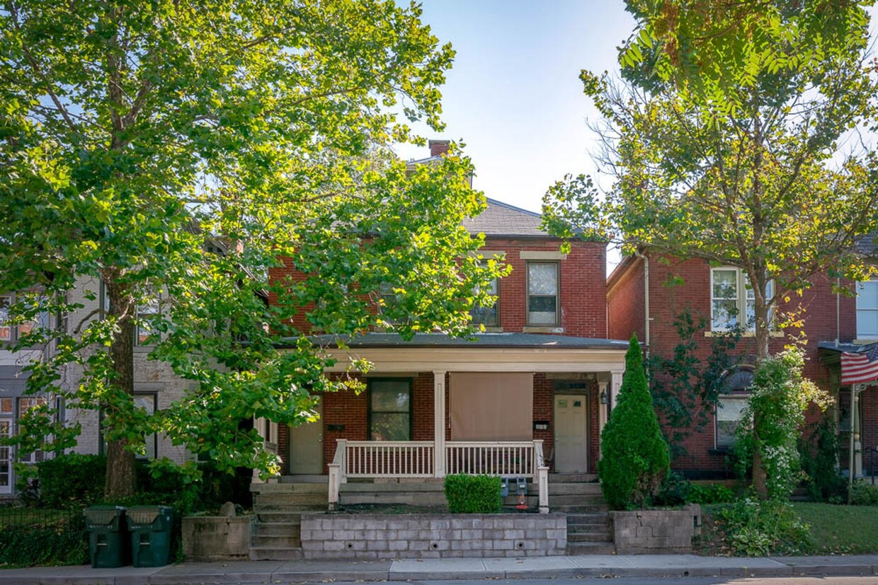 Primary Photo - 860 - 862 Summit St.