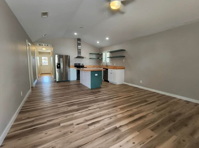 Building Photo - Beautiful 3 Bed, 2 Bath Home – Fully Renov...