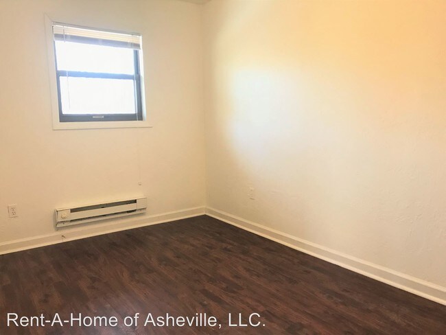 Building Photo - 1226 Martin Cir