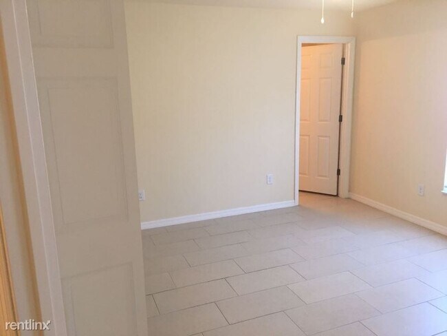 Foto del edificio - 3 br, 2 bath Apartment - 504 SE 4th Ter