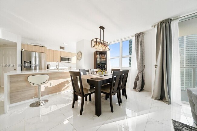 Foto del edificio - 1155 Brickell Bay Dr