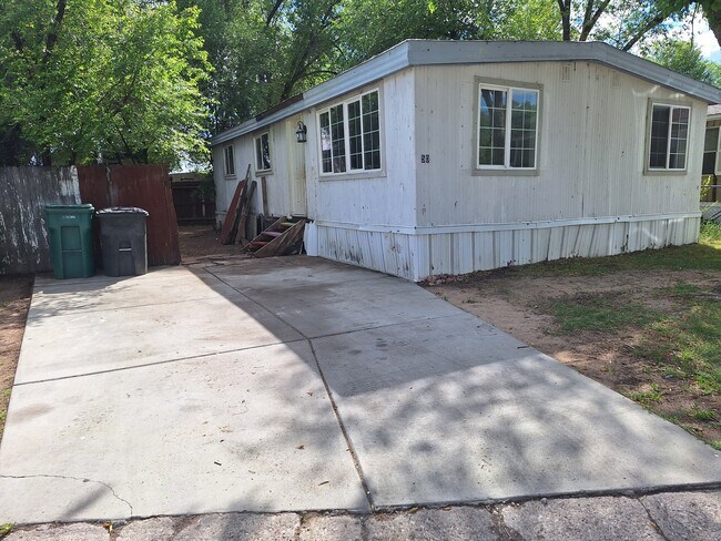 Foto del edificio - 512 Windsor Ln