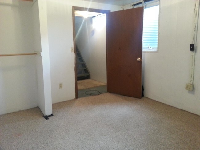 Building Photo - 1424 Starview Dr