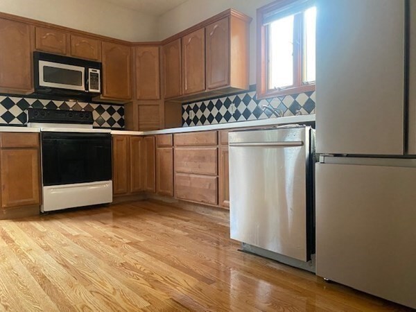 Primary Photo - 44-46 Tuttle St