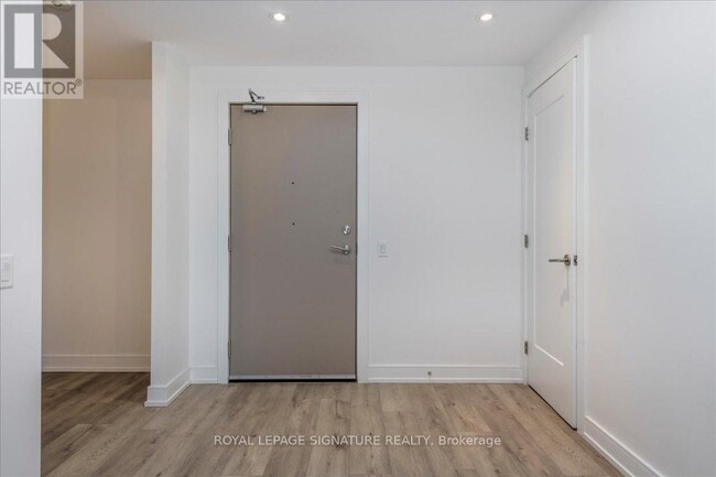 Building Photo - 185 Dunlop St E