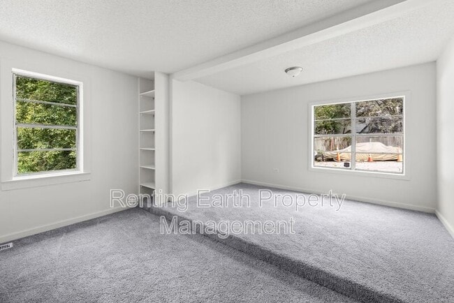 Building Photo - 705 5th Ave