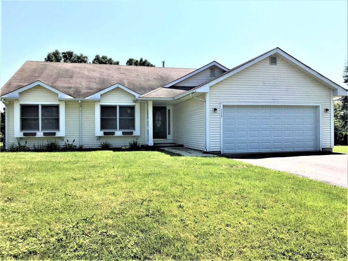 113 Queens Place House Rental in Poplar Grove, IL