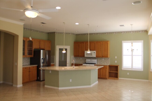 Building Photo - Gorgeous 2 Bedroom plus an Office, 2 Bathr...