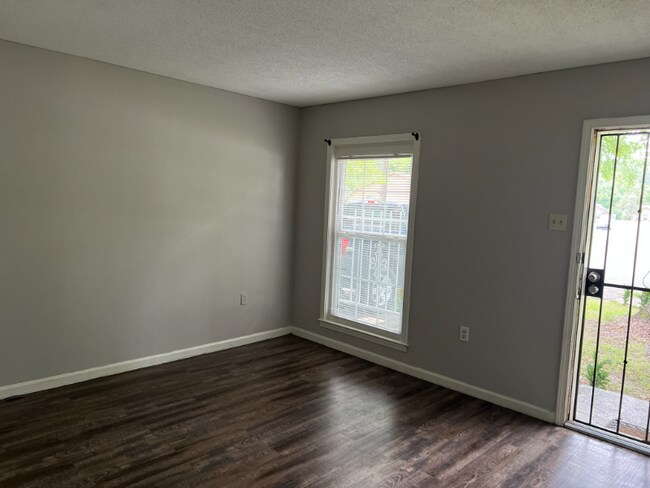Building Photo - 3445 Bradcrest Dr