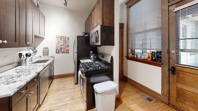 Foto del edificio - 3765 N Lakewood Ave