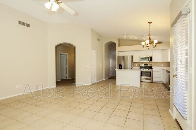 Building Photo - 9769 W Yukon Dr