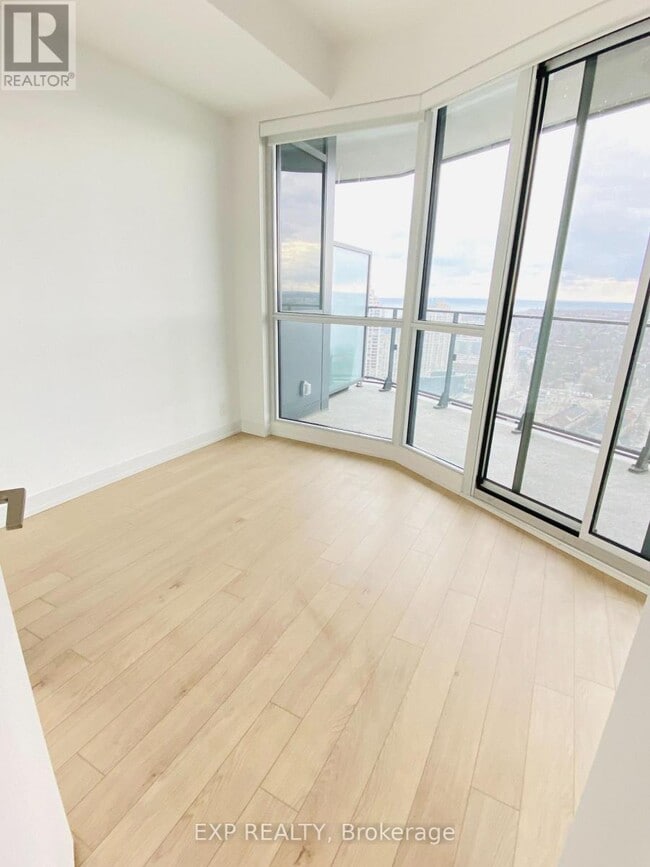 Building Photo - 10 Park Lawn Rd